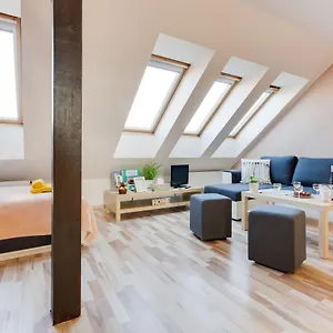 janes-charming-apartment.praguehotelsweb.com/