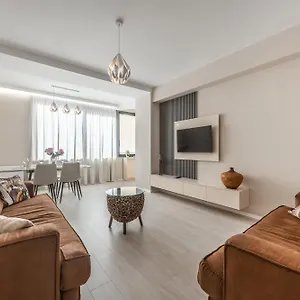 https://apt-luxury-block-district.albaniahotels.org